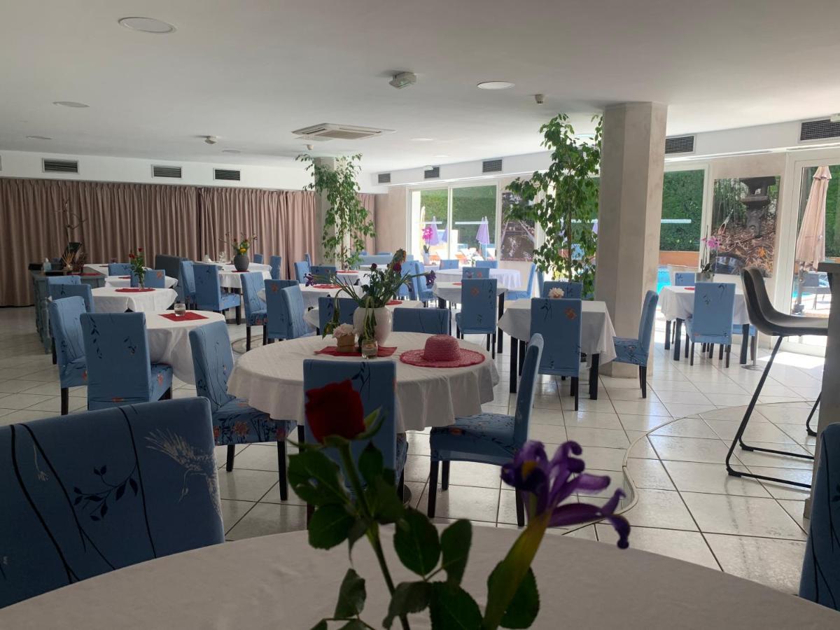 Hotel Restaurant De La Mer Golfe-Juan Exterior foto