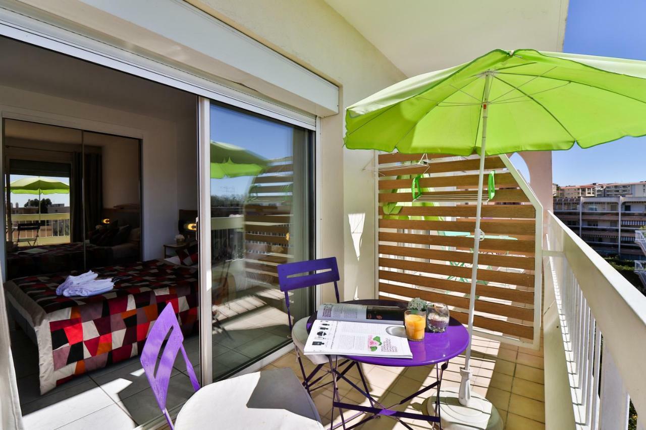 Hotel Restaurant De La Mer Golfe-Juan Exterior foto